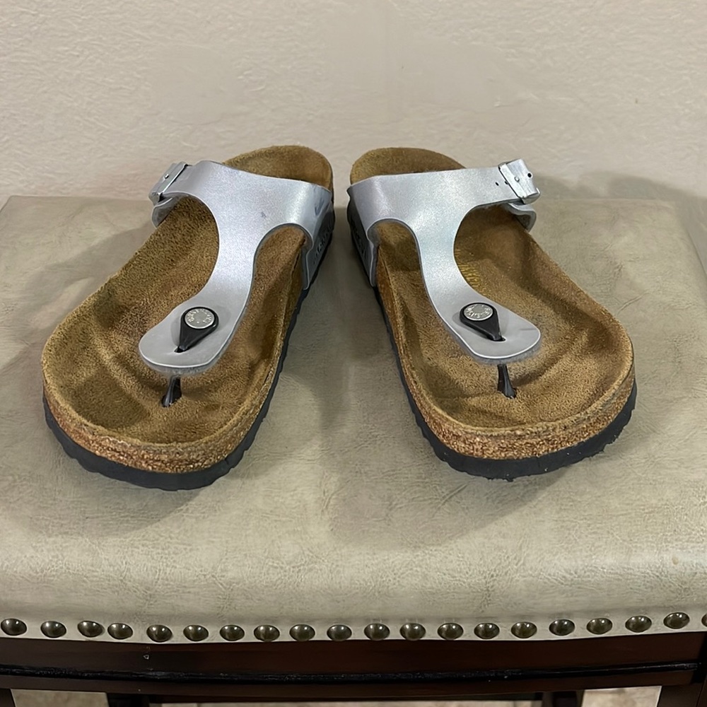 Birkenstock Gizeh thong silver leather sandals size 40EU - US 9.5 - 10